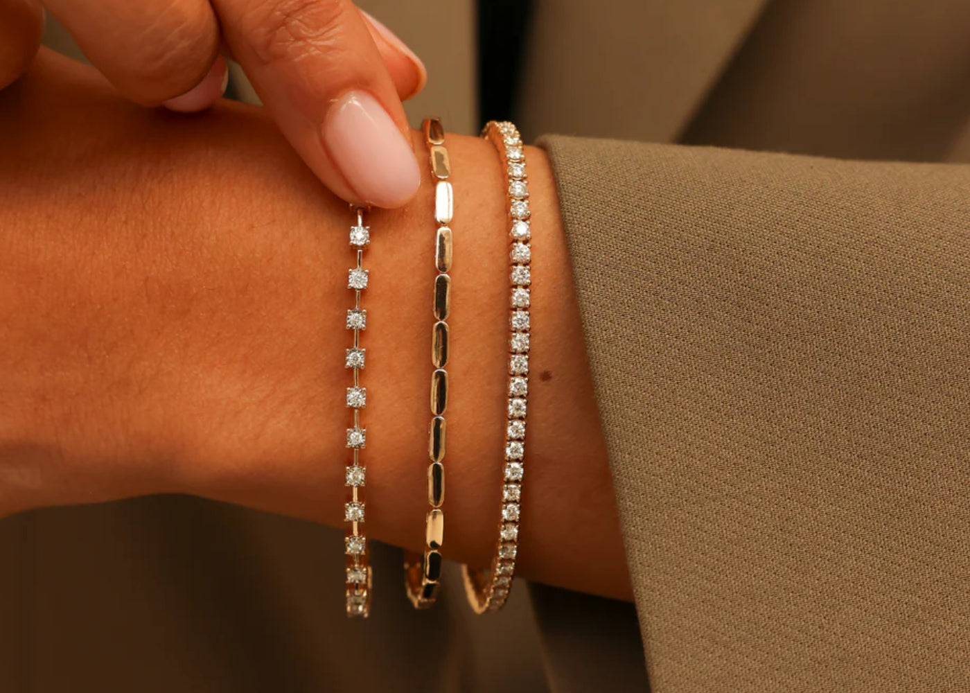 can you wear gold jewelry with a silver dress How to Accessorize a Silver Dress...what color jewelry to match with silver  dress...what color