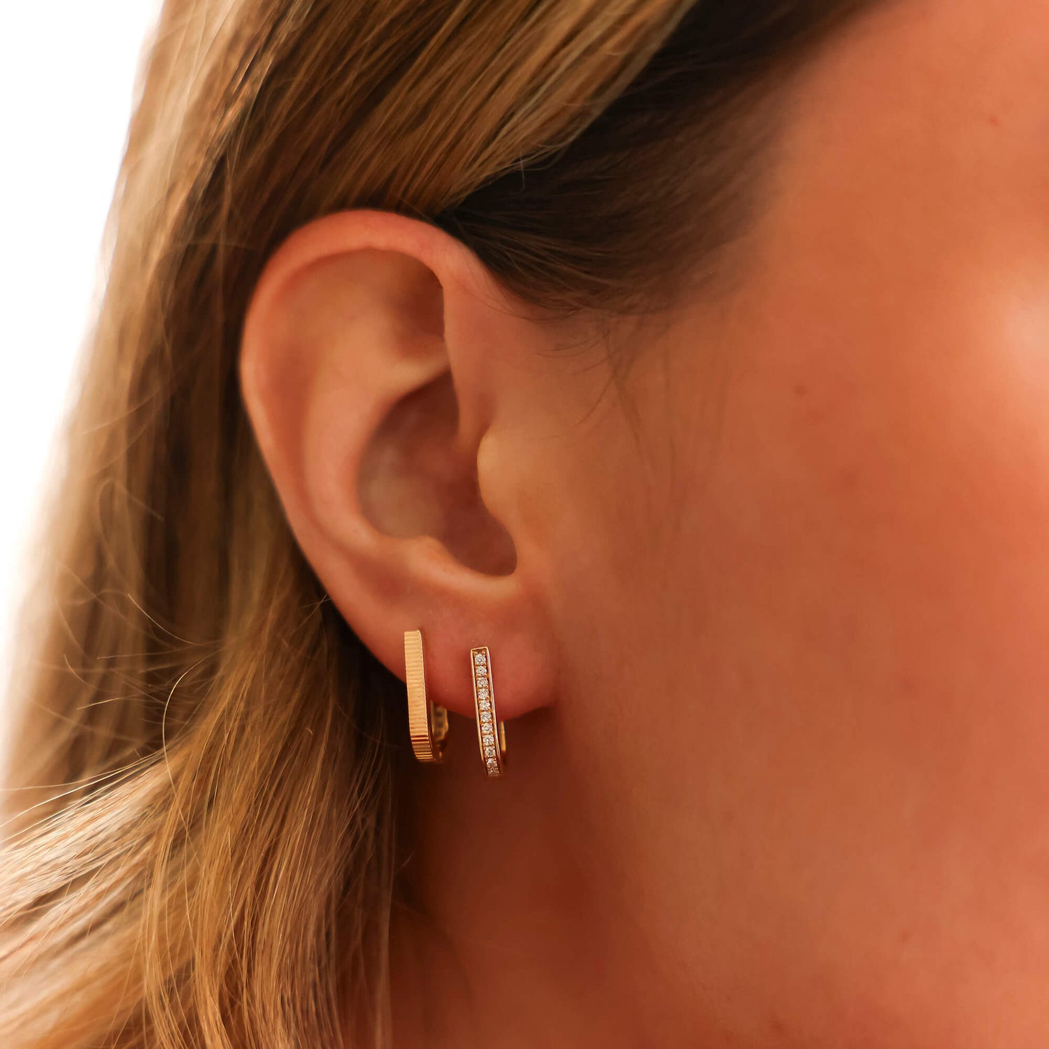 White Gold-2^Diamond Hoop Earrings: Teddi Paige Fluted Reversible U Hoops in White Gold 